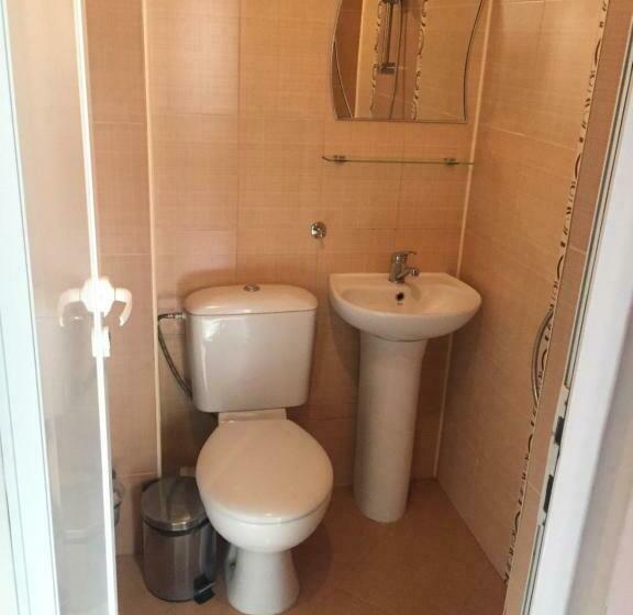 פנסיון Family Hotel Neliya