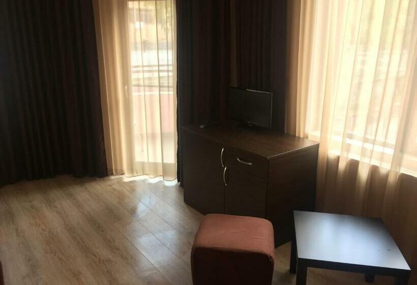 פנסיון Family Hotel Neliya