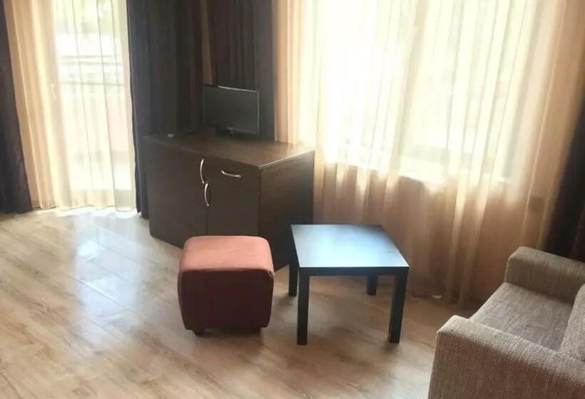 ペンション Family Hotel Neliya