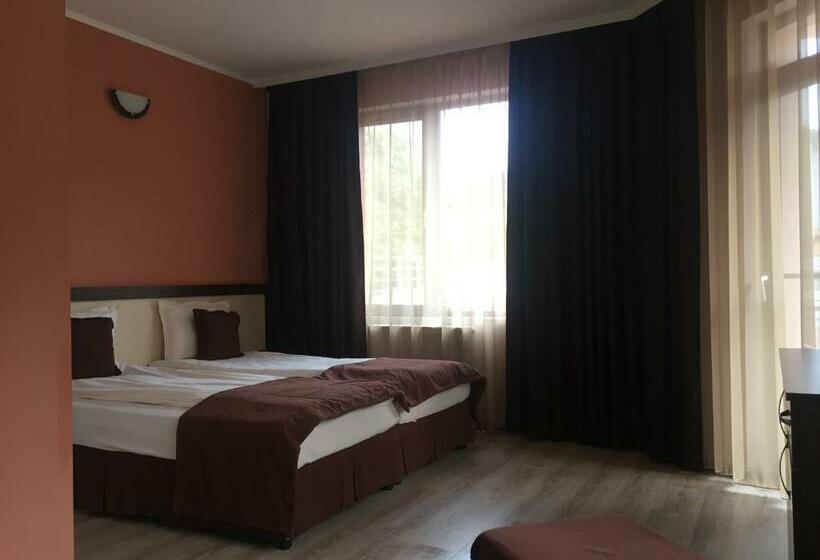 פנסיון Family Hotel Neliya