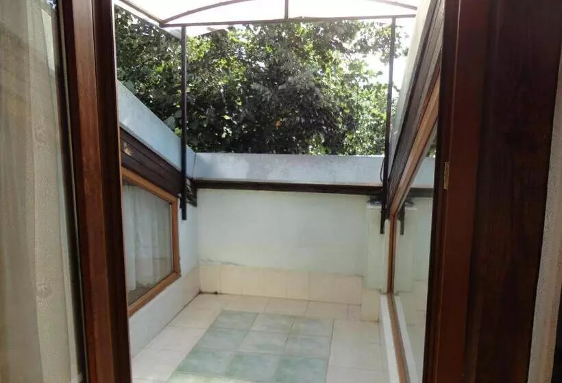 پانسیون Guest House The House