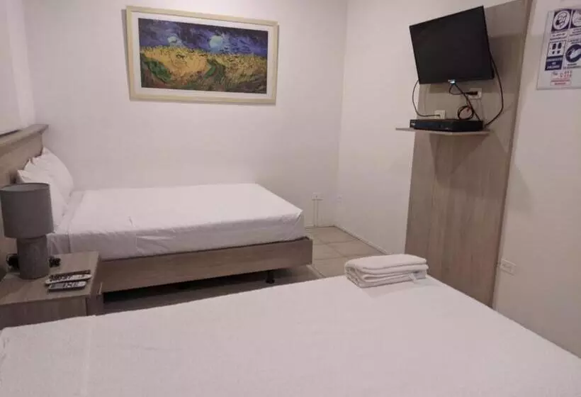 پانسیون Manakin Hostal & Resto