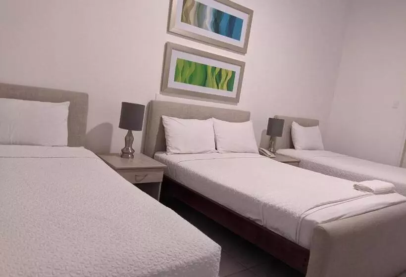 پانسیون Manakin Hostal & Resto