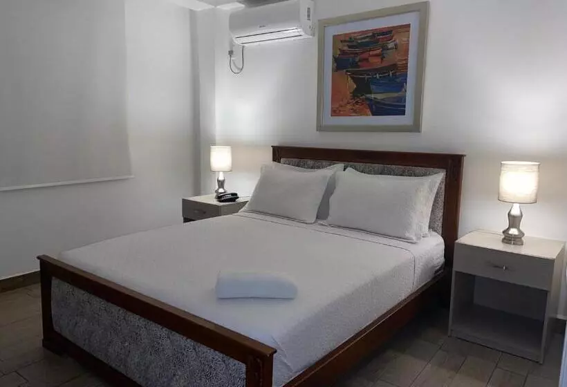 پانسیون Manakin Hostal & Resto
