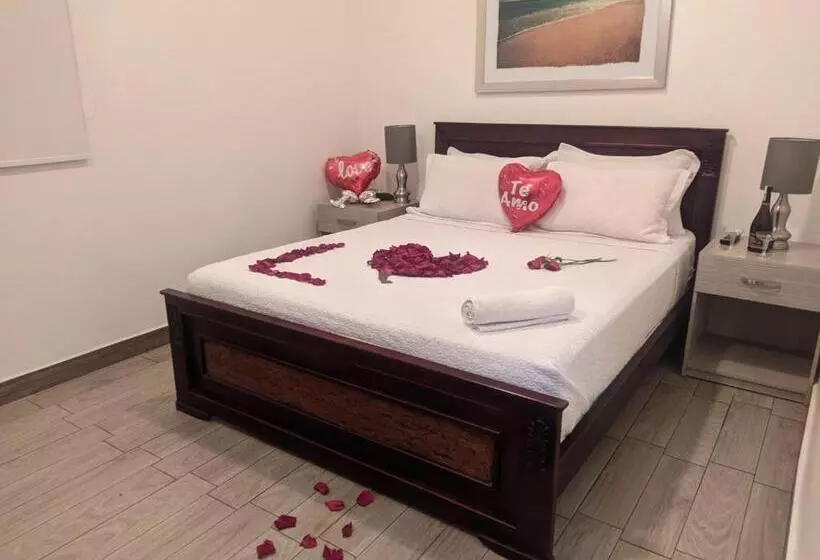 پانسیون Manakin Hostal & Resto