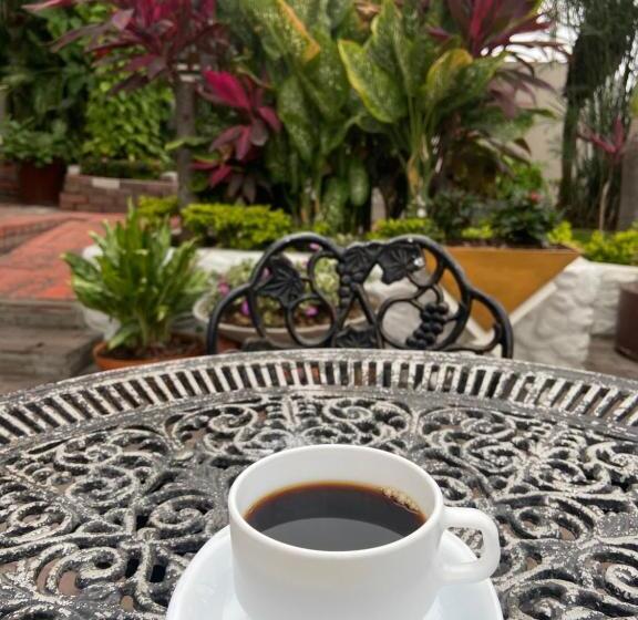 Pension Manakin Hostal & Resto