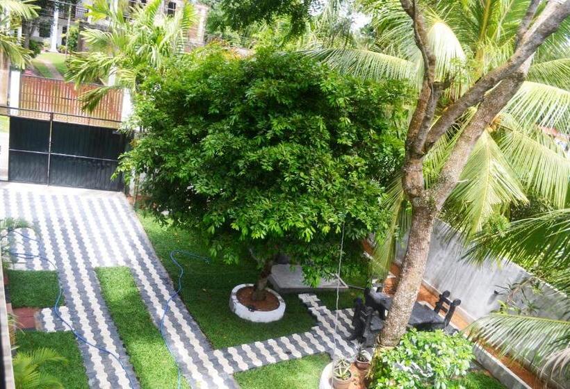 ペンション Kushan Guest