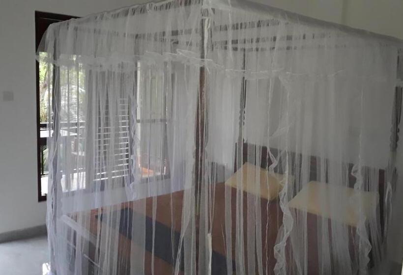 ペンション Kushan Guest