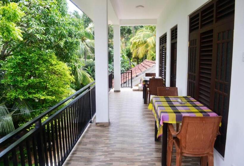 ペンション Kushan Guest