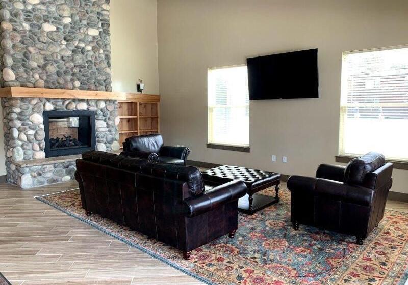 منتجع Getaways At Timbers At Island Park Village