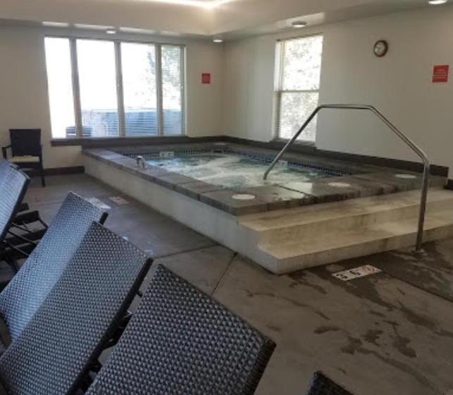 منتجع Getaways At Timbers At Island Park Village