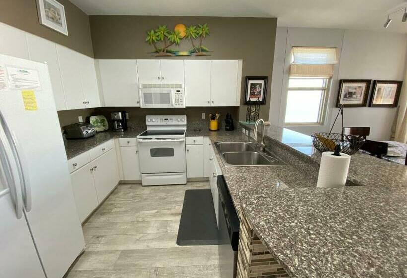 Shores Of Panama Penthouse Resort