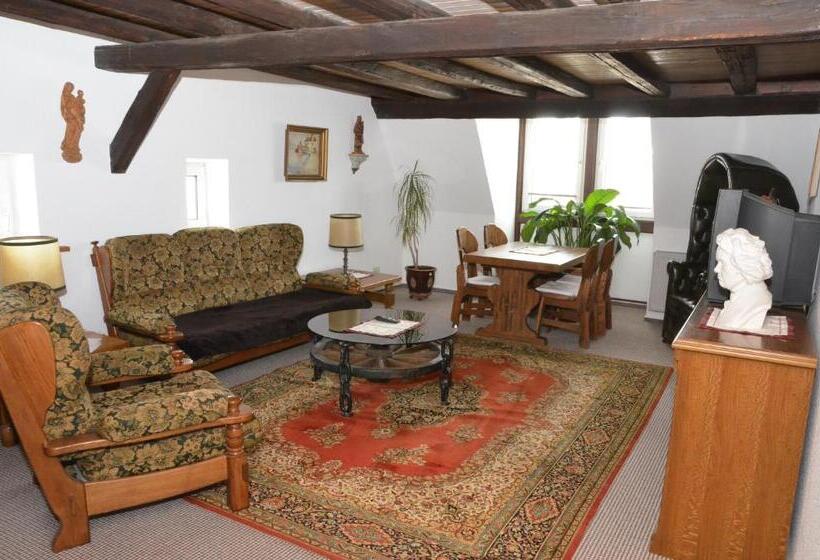 הוסטל Weingasthof Zum Weißen Roß