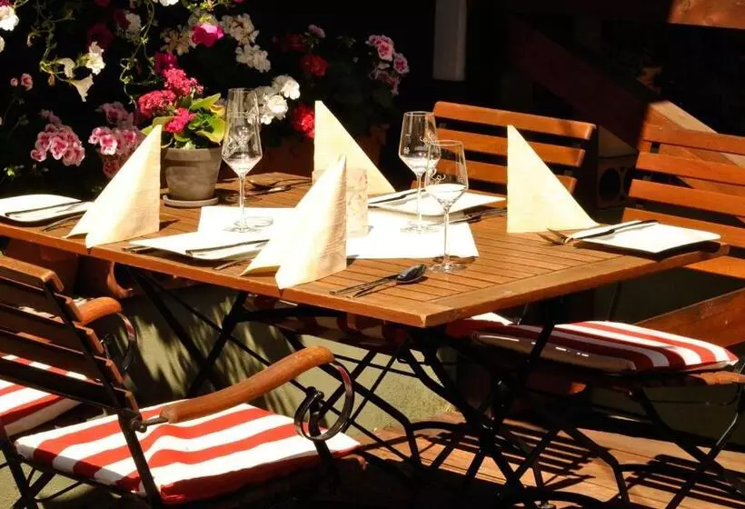 Retkeilymaja Weingasthof Zum Weißen Roß