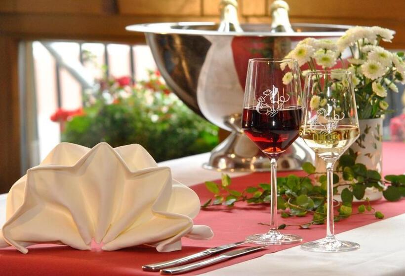 הוסטל Weingasthof Zum Weißen Roß