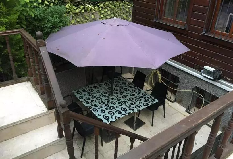 Amida House