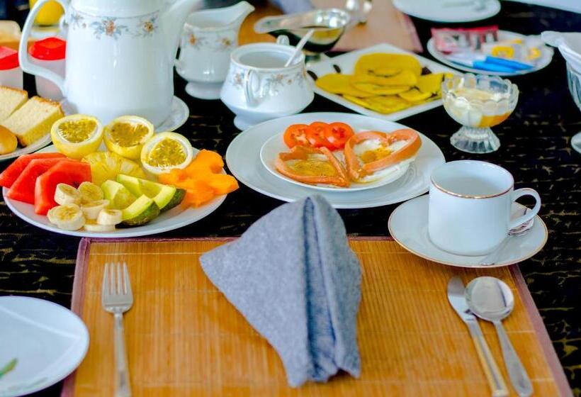 Hotel Kandy Riverside Villa