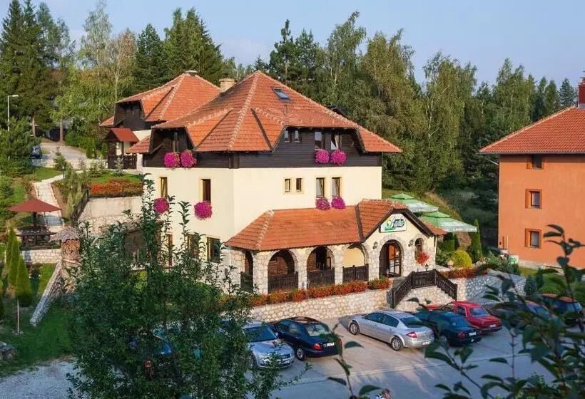 پانسیون Guest House Vila Bajka