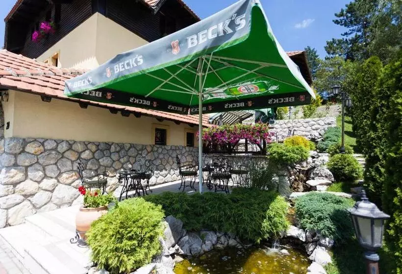 پانسیون Guest House Vila Bajka
