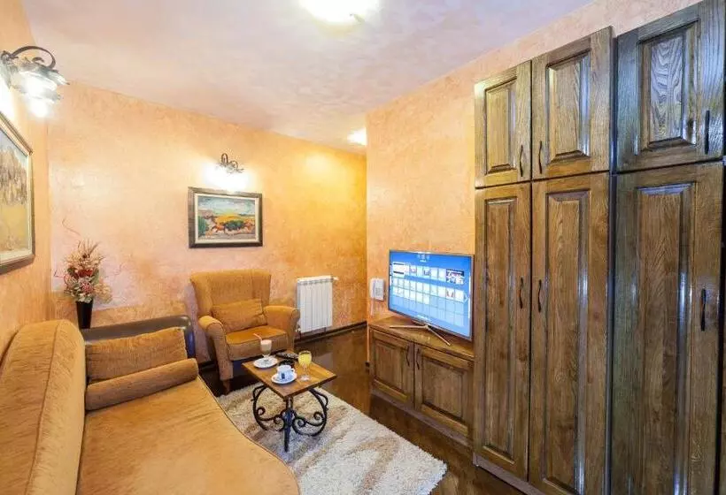 پانسیون Guest House Vila Bajka