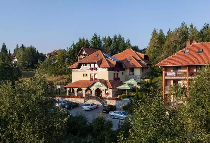 پانسیون Guest House Vila Bajka