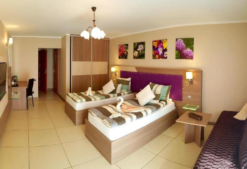 פנסיון Willa Adonis