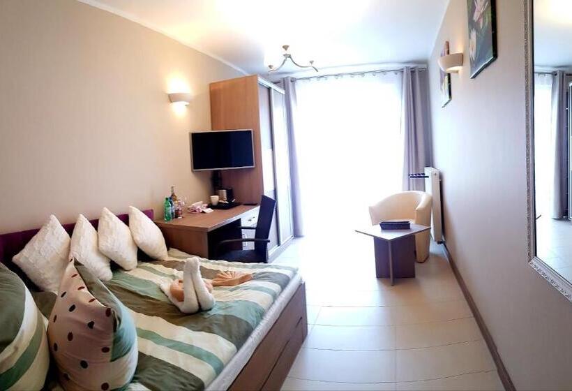 פנסיון Willa Adonis