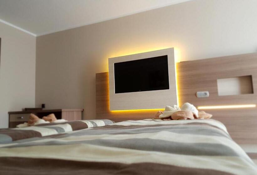 פנסיון Willa Adonis