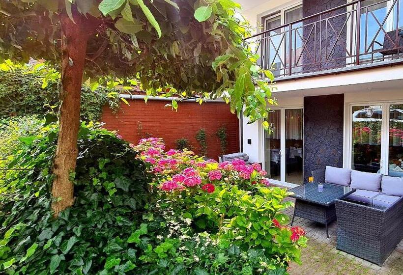 פנסיון Willa Adonis