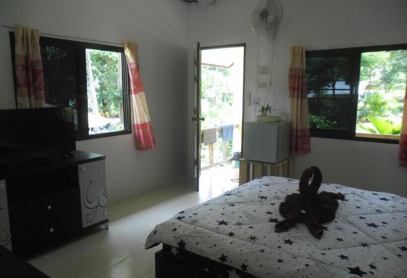 فندق صغير Baansanook Resort & Swimming Pool