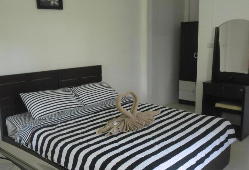 فندق صغير Baansanook Resort & Swimming Pool