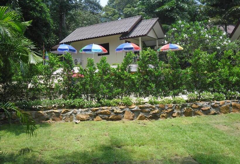 فندق صغير Baansanook Resort & Swimming Pool