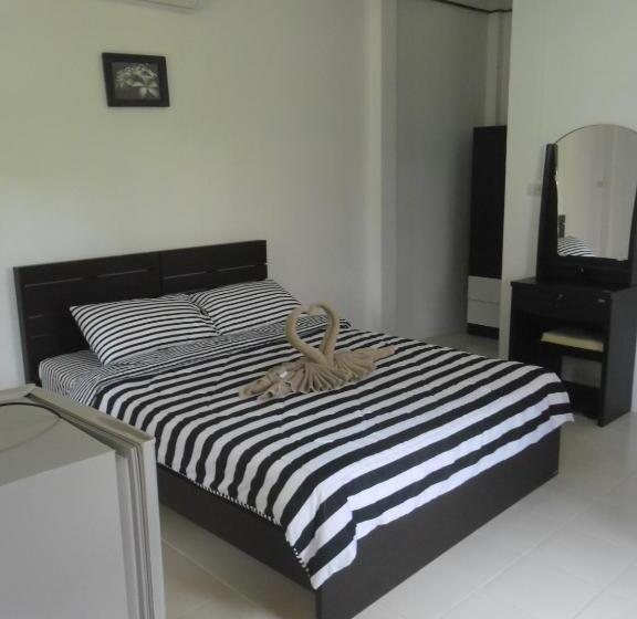 فندق صغير Baansanook Resort & Swimming Pool