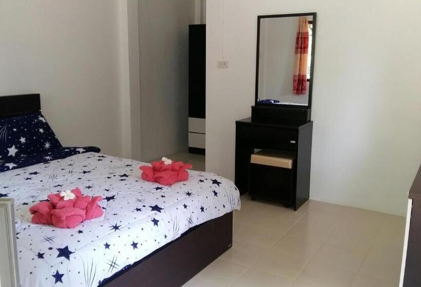 فندق صغير Baansanook Resort & Swimming Pool