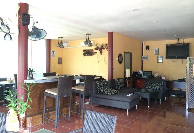 فندق صغير Baansanook Resort & Swimming Pool