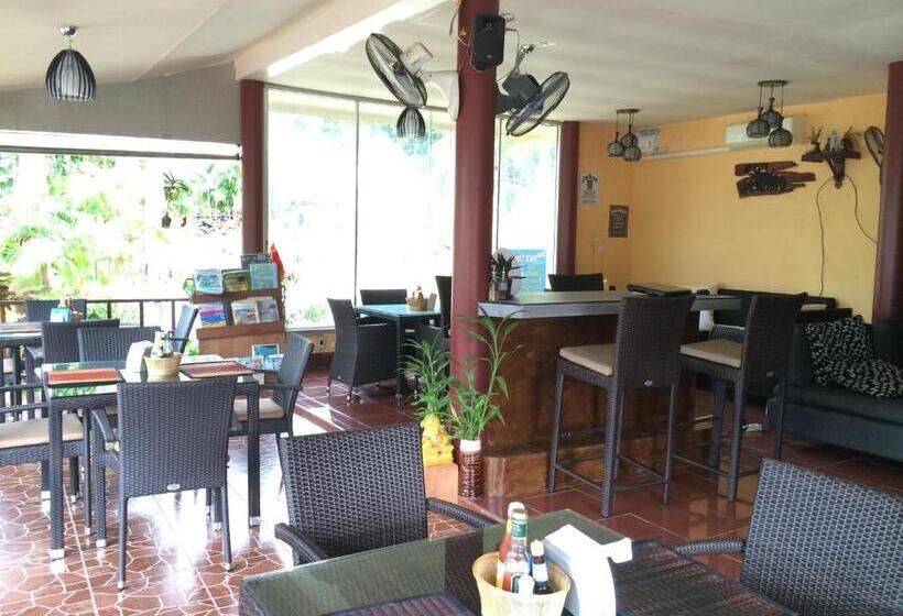 فندق صغير Baansanook Resort & Swimming Pool