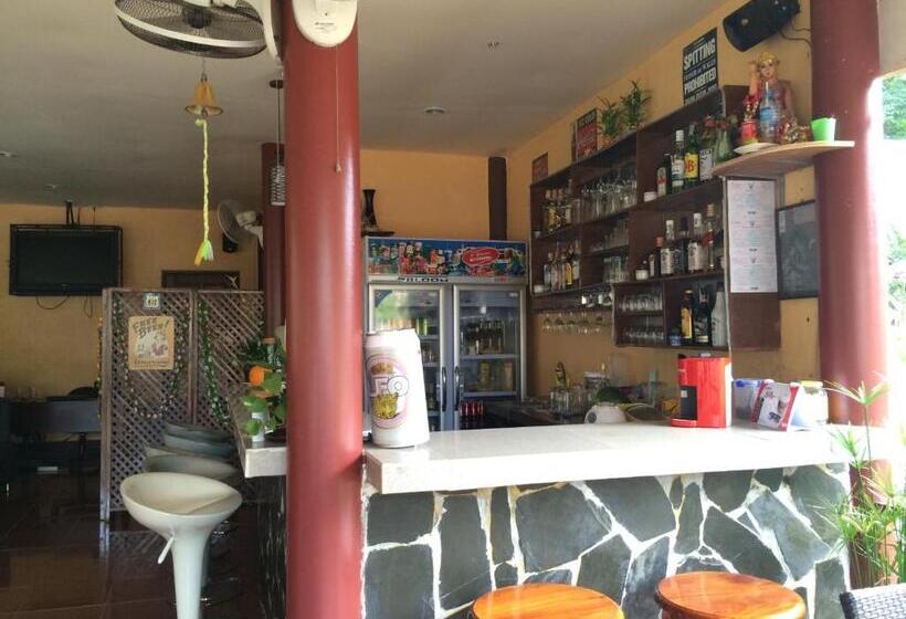 فندق صغير Baansanook Resort & Swimming Pool