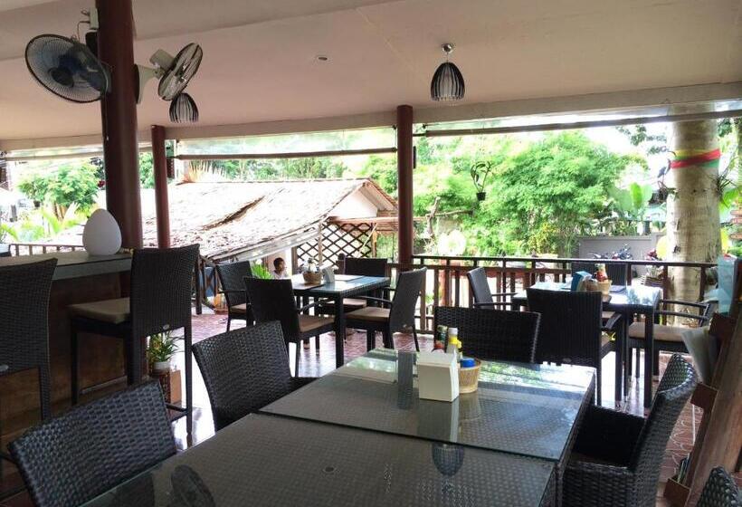 فندق صغير Baansanook Resort & Swimming Pool