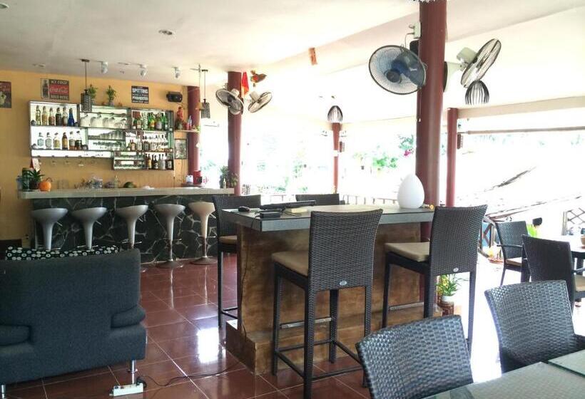 فندق صغير Baansanook Resort & Swimming Pool