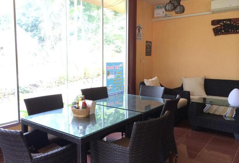 فندق صغير Baansanook Resort & Swimming Pool