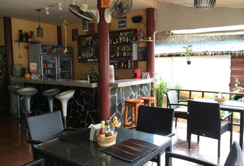 فندق صغير Baansanook Resort & Swimming Pool