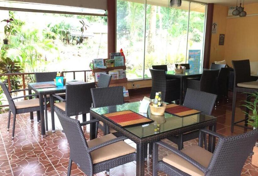 فندق صغير Baansanook Resort & Swimming Pool