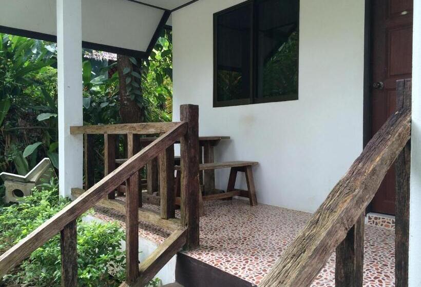 فندق صغير Baansanook Resort & Swimming Pool