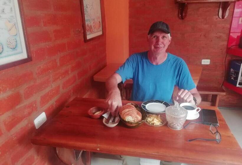 צימר Hostal La Casa Amarilla City