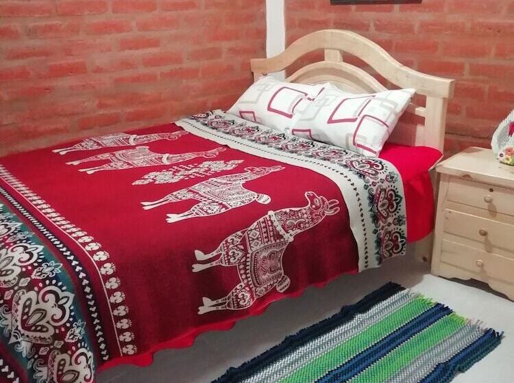 צימר Hostal La Casa Amarilla City