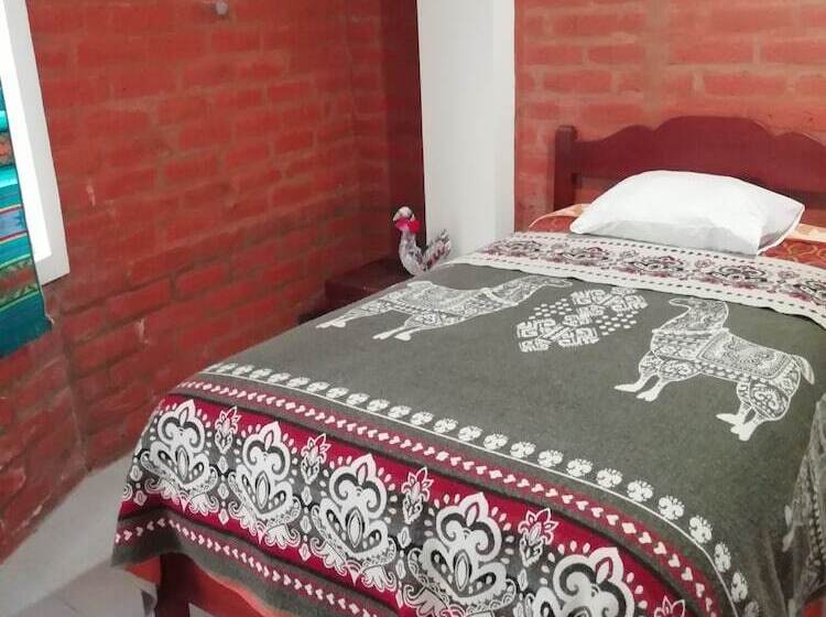 צימר Hostal La Casa Amarilla City