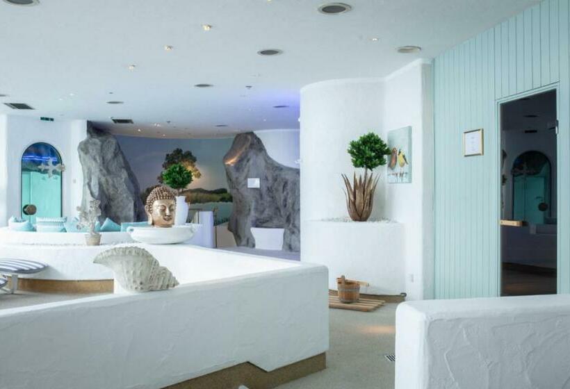 Hotelli Adolphine Garden