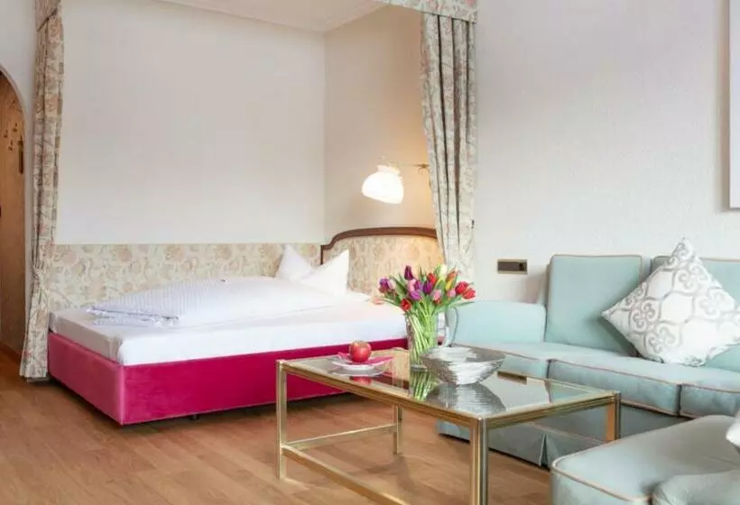 ホテル Adolphine Garden