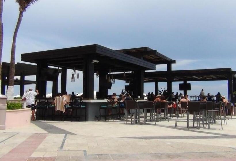 Hotelli Suites At Pb Rose  Resort And Spa Cabo San Lucas