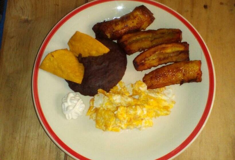 هتل Y Restaurante Playa Linda